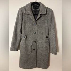 Shoulder width 16 in.
Shoulder to hem 36 in.
Arm length 23 in.
Waist 15 in.